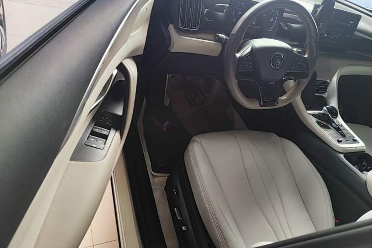 Used BYD Song Pro New Energy 2024 HONOR Edition DM-i 71KM Navigation Model Driver Seat