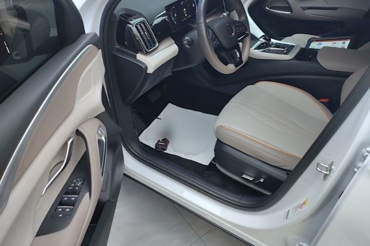 Used BYD Song Pro New Energy 2024 HONOR Edition DM-i 71KM Navigation Model Driver Seat