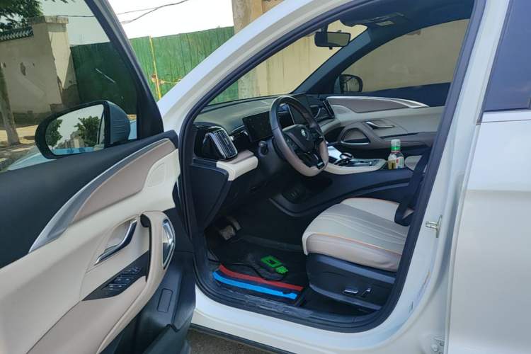 Used BYD Song Pro New Energy 2024 HONOR Edition DM-i 71KM Navigation Model Driver Seat