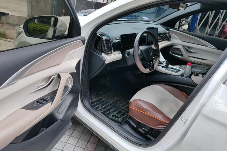 Used BYD Song Pro New Energy 2024 HONOR Edition DM-i 71KM Navigation Model Driver Seat