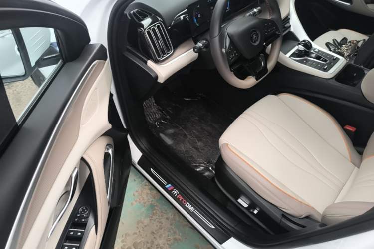 Used BYD Song Pro New Energy 2024 HONOR Edition DM-i 71KM Navigation Model Driver Seat