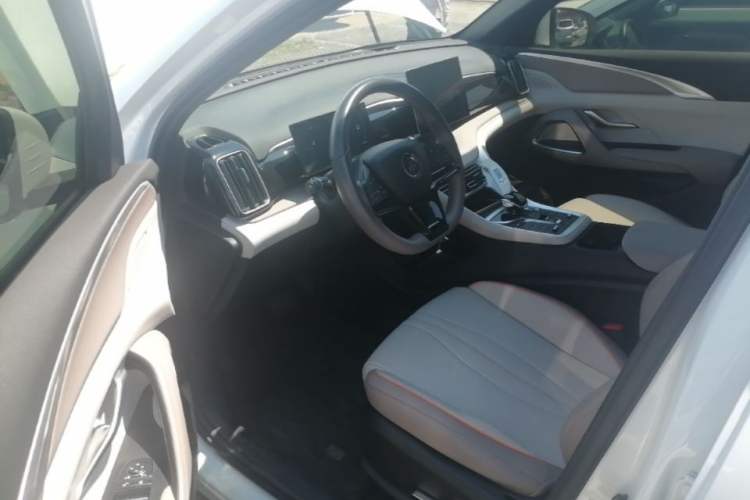 Used BYD Song Pro New Energy 2024 HONOR Edition DM-i 71KM Navigation Model Driver Seat