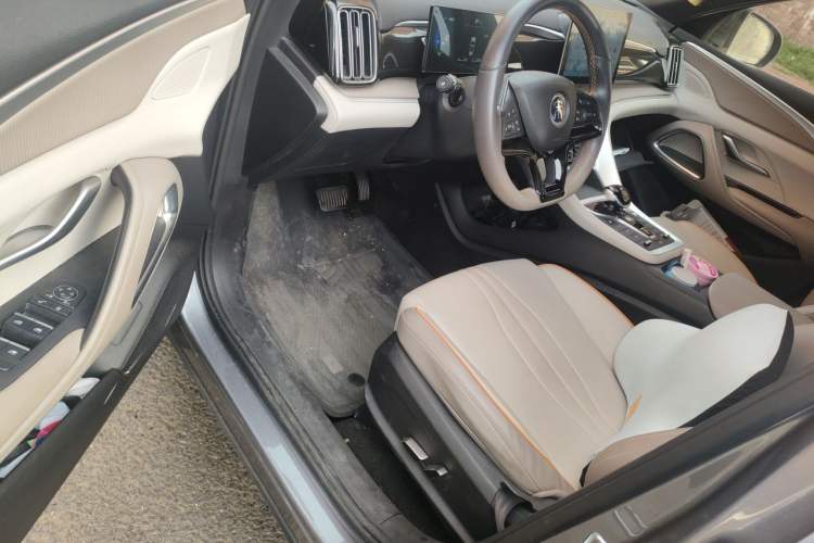 Used BYD Song Pro New Energy 2024 HONOR Edition DM-i 71KM Navigation Model Driver Seat