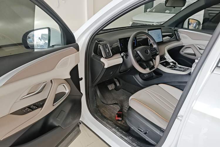 Used BYD Song Pro New Energy 2024 HONOR Edition DM-i 71KM Leading Model Driver Seat