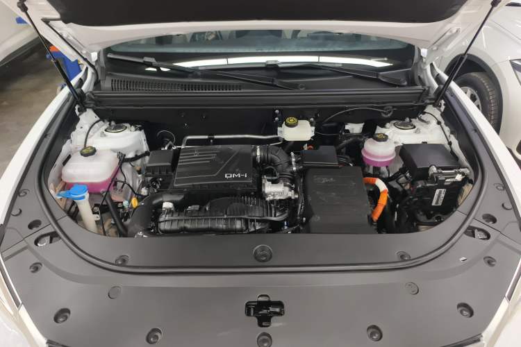 Used BYD Song Pro New Energy 2024 HONOR Edition DM-i 71KM Navigation Model Engine Bay