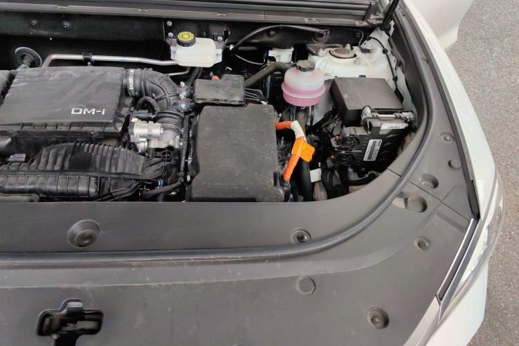 Used BYD Song Pro New Energy 2024 HONOR Edition DM-i 71KM Leading Model Engine Bay Left