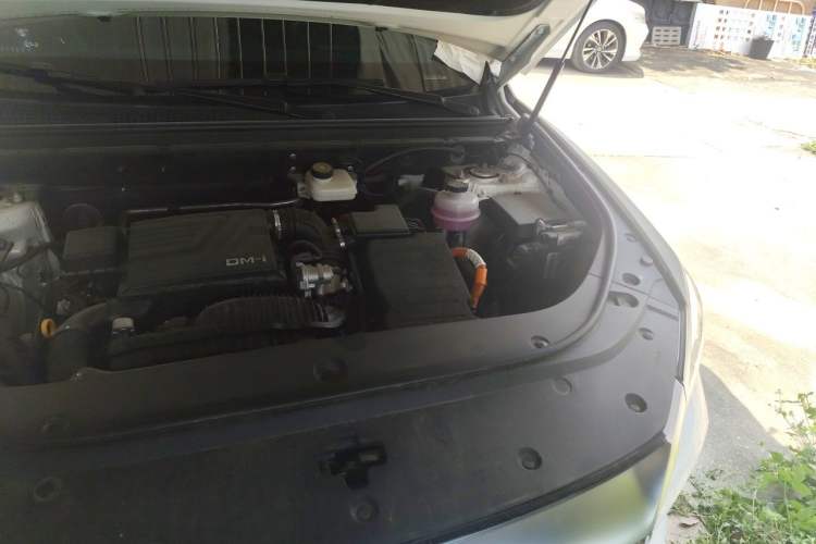 Used BYD Song Pro New Energy 2024 HONOR Edition DM-i 71KM Leading Model Engine Bay Left