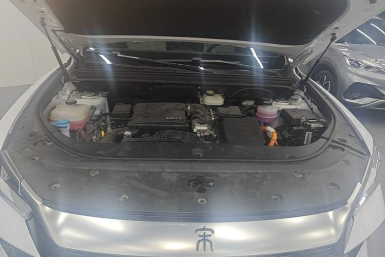Used BYD Song Pro New Energy 2024 HONOR Edition DM-i 110KM Beyond Model Engine Bay