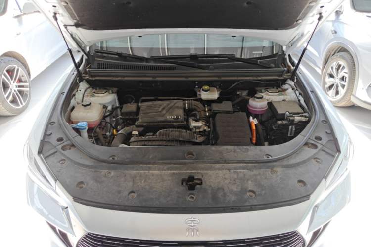 Used BYD Song Pro New Energy 2024 HONOR Edition DM-i 71KM Navigation Model Engine Bay