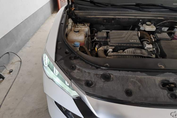 Used BYD Song Pro New Energy 2024 HONOR Edition DM-i 71KM Navigation Model Engine Bay Right