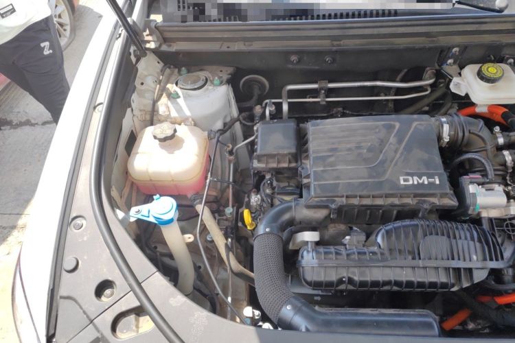 Used BYD Song Pro New Energy 2024 HONOR Edition DM-i 71KM Navigation Model Engine Bay Right