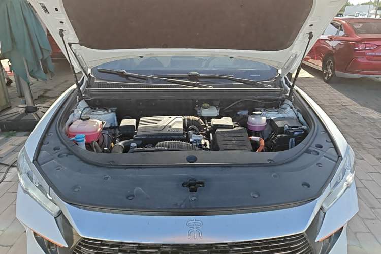 Used BYD Song Pro New Energy 2024 HONOR Edition DM-i 71KM Navigation Model Engine Bay