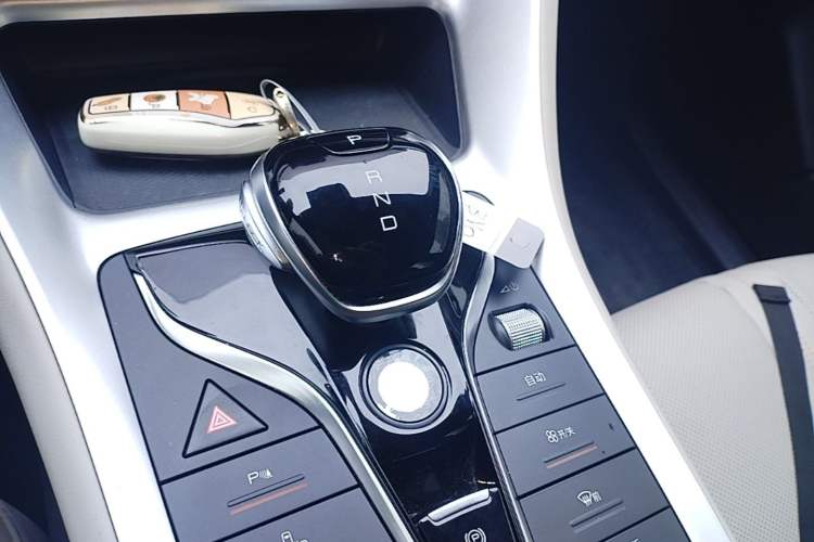 Used BYD Song Pro New Energy 2024 HONOR Edition DM-i 110KM Excellence Model Gear Lever