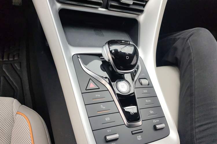 Used BYD Song Pro New Energy 2024 HONOR Edition DM-i 110KM Excellence Model Gear Lever