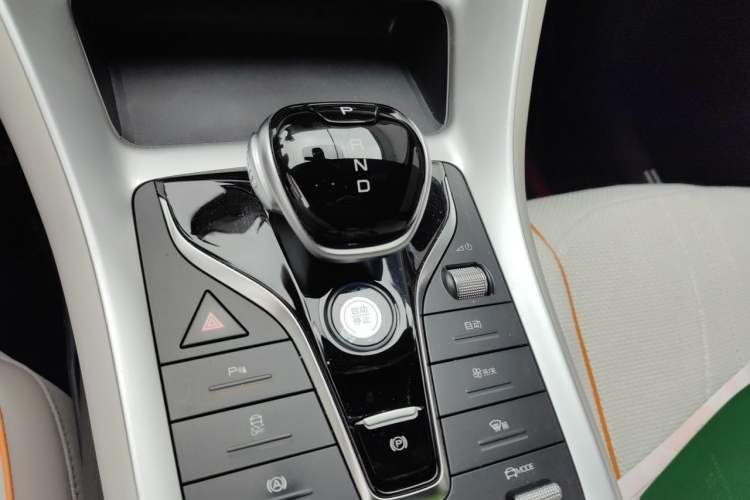 Used BYD Song Pro New Energy 2024 HONOR Edition DM-i 71KM Navigation Model Gear Lever