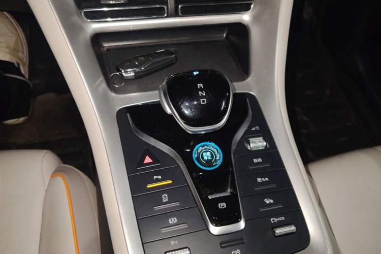 Used BYD Song Pro New Energy 2024 HONOR Edition DM-i 71KM Navigation Model Gear Lever