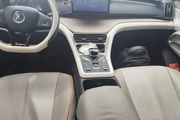 Used BYD Song Pro New Energy 2024 HONOR Edition DM-i 71KM Navigation Model Gear Lever