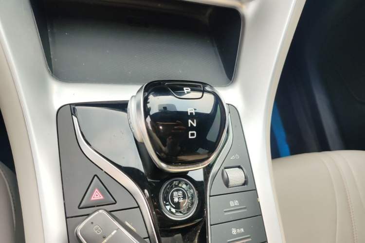 Used BYD Song Pro New Energy 2024 HONOR Edition DM-i 71KM Navigation Model Gear Lever