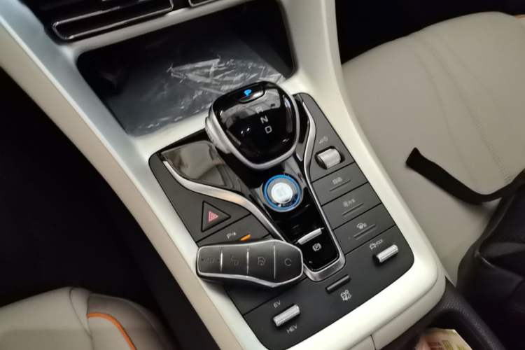 Used BYD Song Pro New Energy 2024 HONOR Edition DM-i 71KM Navigation Model Gear Lever