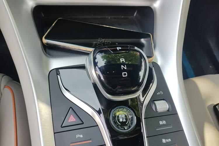 Used BYD Song Pro New Energy 2024 HONOR Edition DM-i 71KM Navigation Model Gear Lever