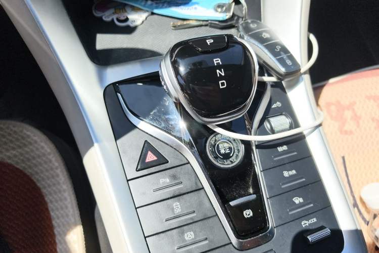 Used BYD Song Pro New Energy 2024 HONOR Edition DM-i 71KM Navigation Model Gear Lever