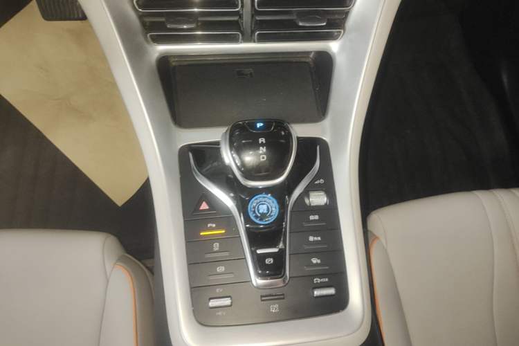 Used BYD Song Pro New Energy 2024 HONOR Edition DM-i 71KM Navigation Model Gear Lever