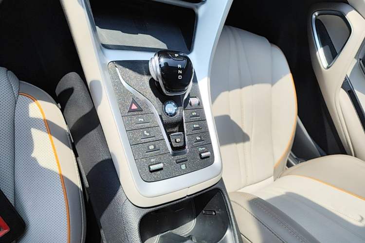 Used BYD Song Pro New Energy 2024 HONOR Edition DM-i 110KM Excellence Model Gear Lever