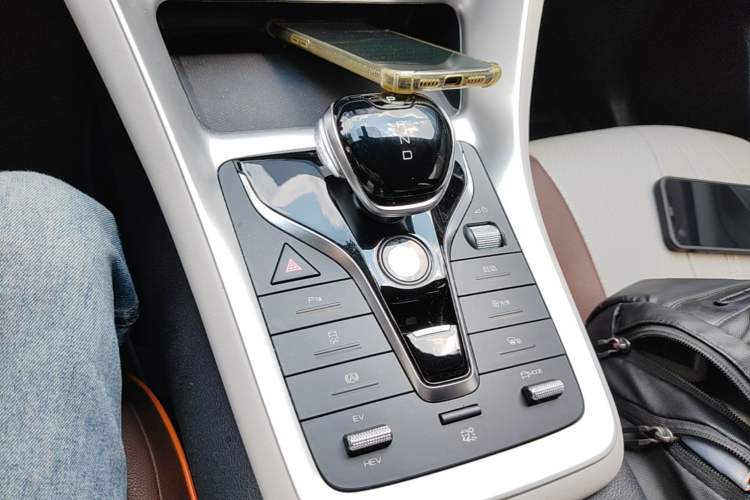 Used BYD Song Pro New Energy 2024 HONOR Edition DM-i 71KM Navigation Model Gear Lever
