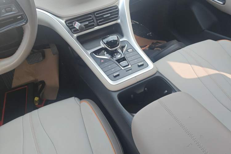 Used BYD Song Pro New Energy 2024 HONOR Edition DM-i 71KM Navigation Model Gear Lever