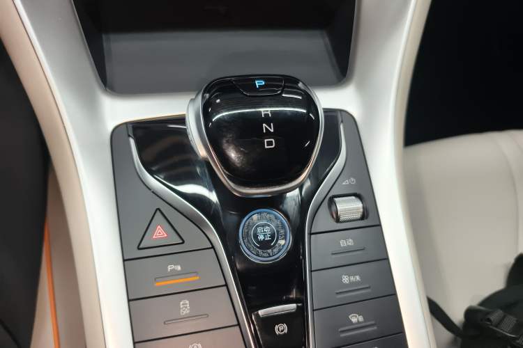 Used BYD Song Pro New Energy 2024 HONOR Edition DM-i 71KM Navigation Model Gear Lever