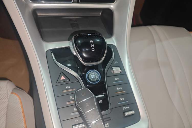 Used BYD Song Pro New Energy 2024 HONOR Edition DM-i 110KM Excellence Model Gear Lever