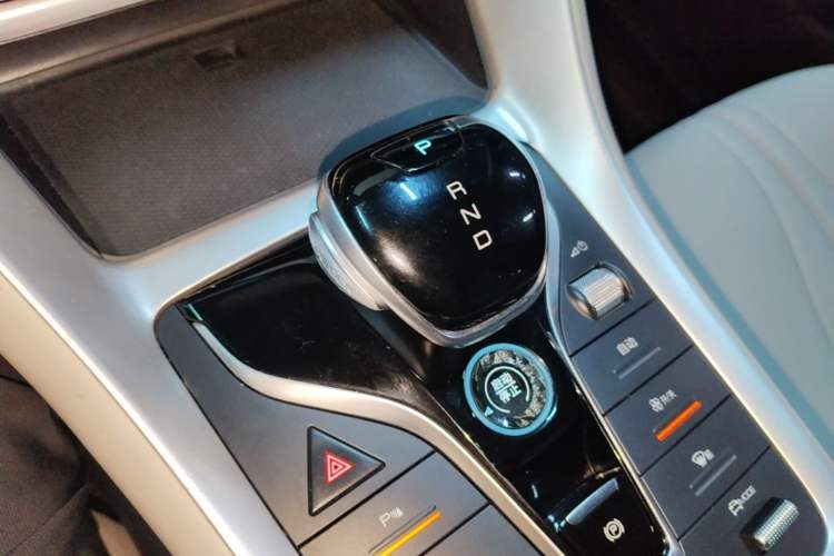 Used BYD Song Pro New Energy 2024 HONOR Edition DM-i 71KM Navigation Model Gear Lever
