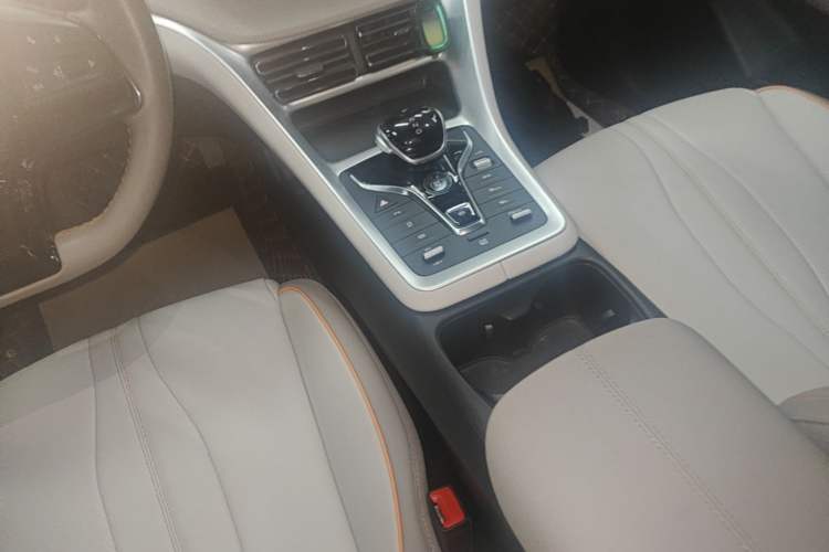 Used BYD Song Pro New Energy 2024 HONOR Edition DM-i 110KM Beyond Model Gear Lever