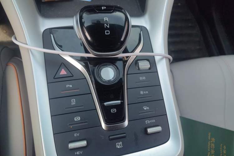Used BYD Song Pro New Energy 2024 HONOR Edition DM-i 71KM Navigation Model Gear Lever