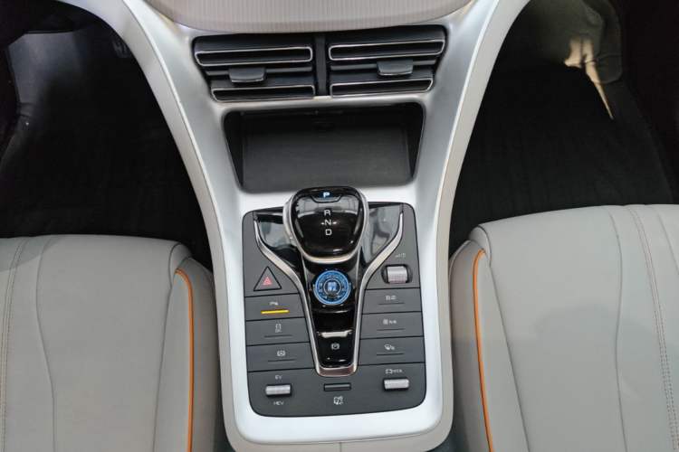 Used BYD Song Pro New Energy 2024 HONOR Edition DM-i 71KM Navigation Model Gear Lever