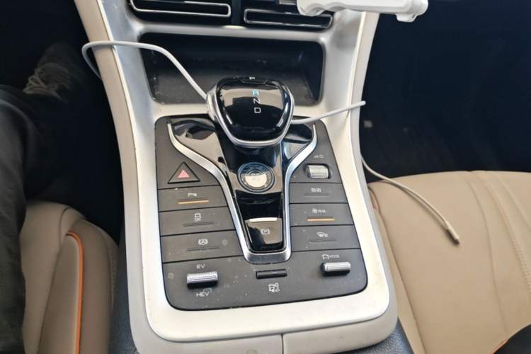 Used BYD Song Pro New Energy 2024 HONOR Edition DM-i 71KM Beyond Model Gear Lever