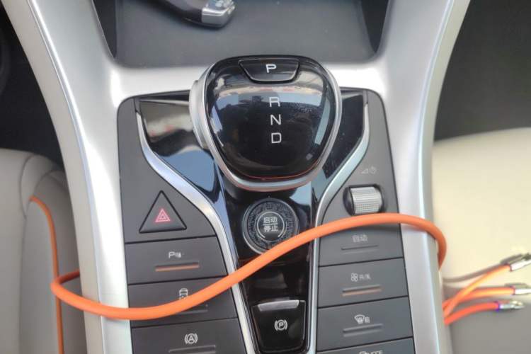 Used BYD Song Pro New Energy 2024 HONOR Edition DM-i 71KM Navigation Model Gear Lever