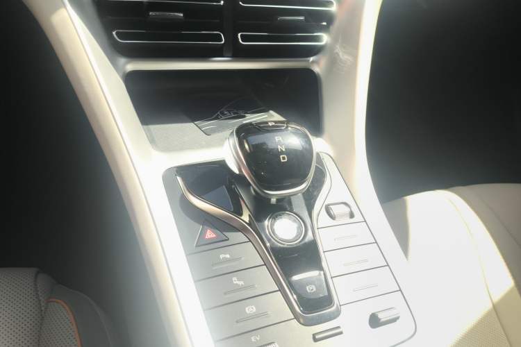 Used BYD Song Pro New Energy 2024 HONOR Edition DM-i 110KM Excellence Model Gear Lever