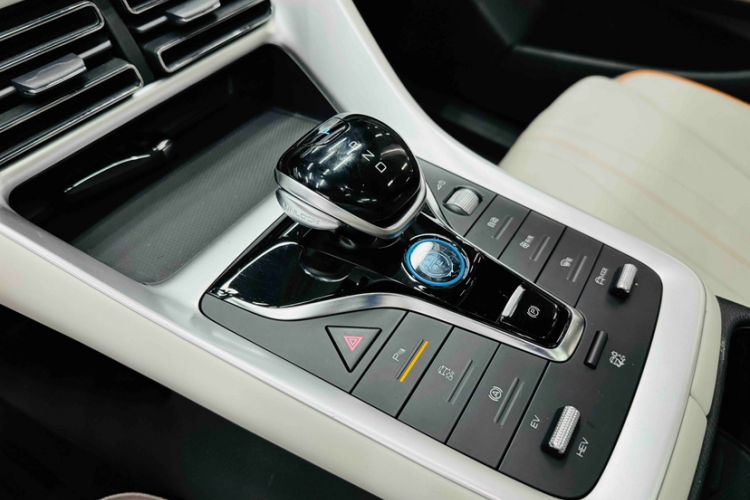 Used BYD Song Pro New Energy 2024 HONOR Edition DM-i 71KM Leading Model Gear Lever