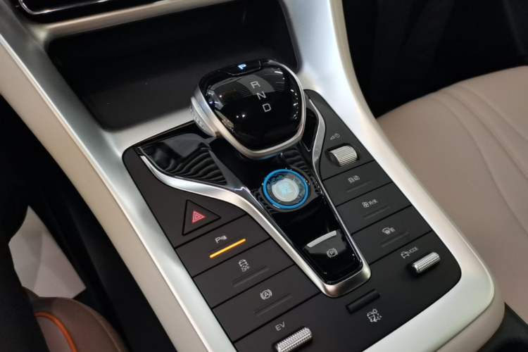 Used BYD Song Pro New Energy 2024 HONOR Edition DM-i 71KM Navigation Model Gear Lever