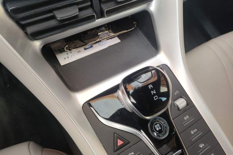 Used BYD Song Pro New Energy 2024 HONOR Edition DM-i 71KM Navigation Model Gear Lever