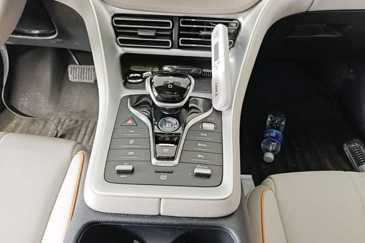 Used BYD Song Pro New Energy 2024 HONOR Edition DM-i 71KM Leading Model Gear Lever
