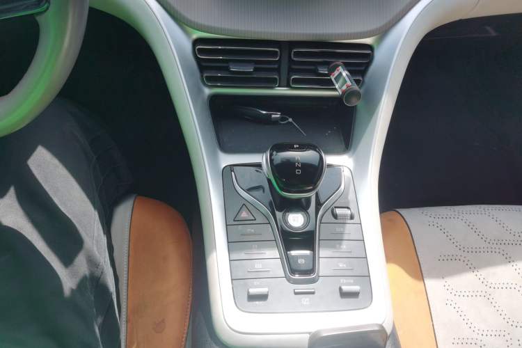 Used BYD Song Pro New Energy 2024 HONOR Edition DM-i 71KM Navigation Model Gear Lever