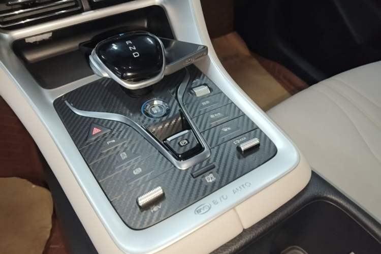 Used BYD Song Pro New Energy 2024 HONOR Edition DM-i 71KM Navigation Model Gear Lever