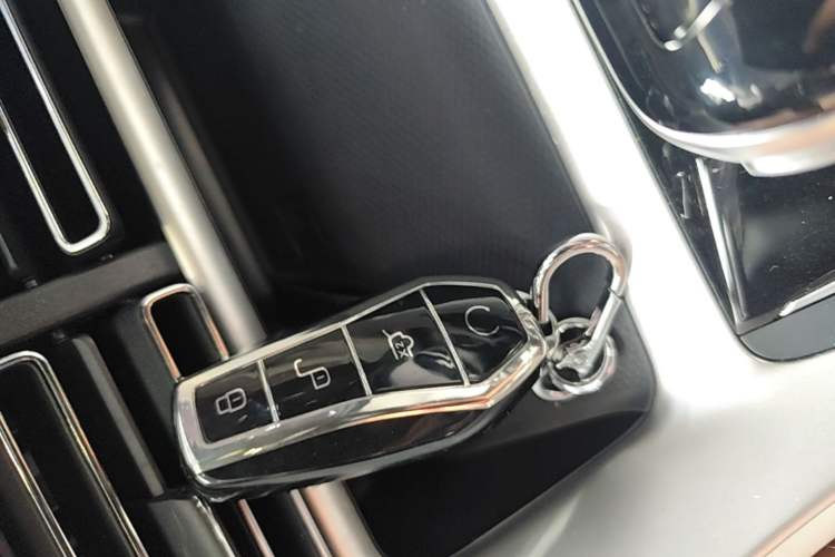 Used BYD Song Pro New Energy 2024 HONOR Edition DM-i 71KM Navigation Model Interior 1
