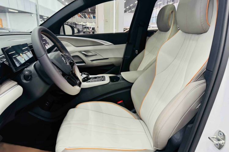 Used BYD Song Pro New Energy 2024 HONOR Edition DM-i 71KM Leading Model Interior 1