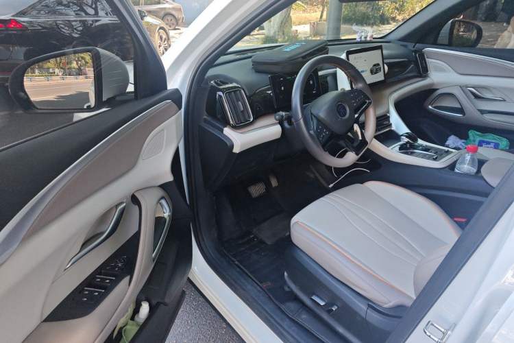 Used BYD Song Pro New Energy 2024 HONOR Edition DM-i 71KM Leading Model Interior 3