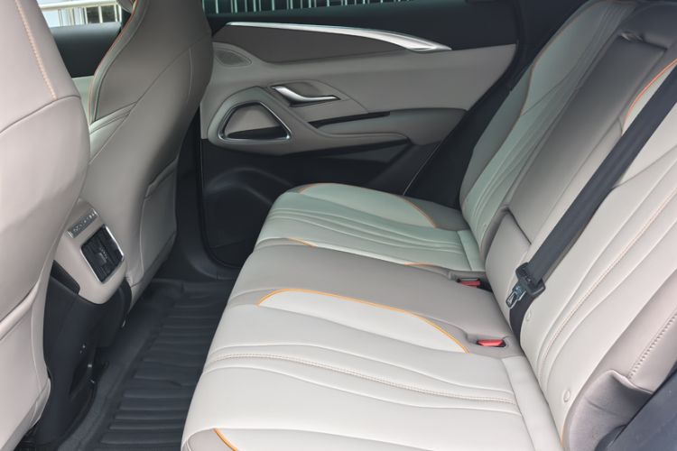 Used BYD Song Pro New Energy 2024 HONOR Edition DM-i 71KM Navigation Model Interior 3