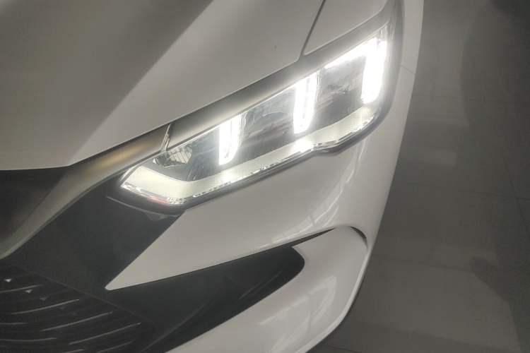 Used BYD Song Pro New Energy 2024 HONOR Edition DM-i 71KM Navigation Model Left Front Headlight