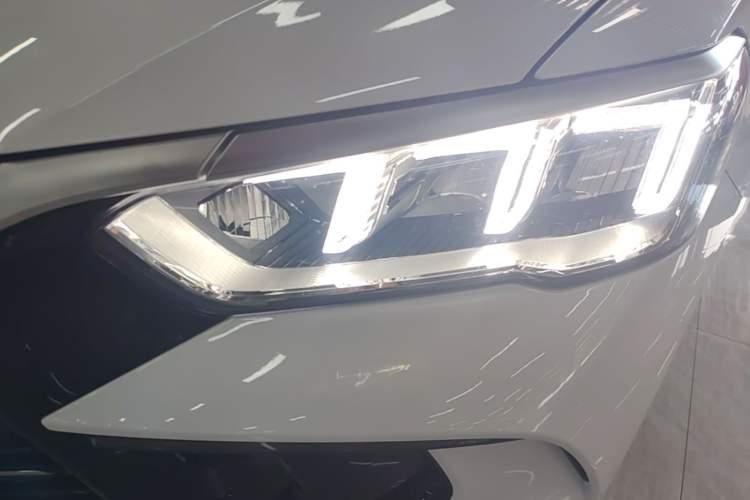 Used BYD Song Pro New Energy 2024 HONOR Edition DM-i 71KM Leading Model Left Front Headlight